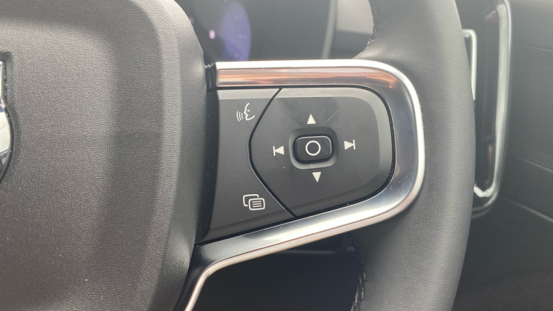 Volvo XC40 2.0 B3P Plus Dark 5dr Auto Petrol Estate